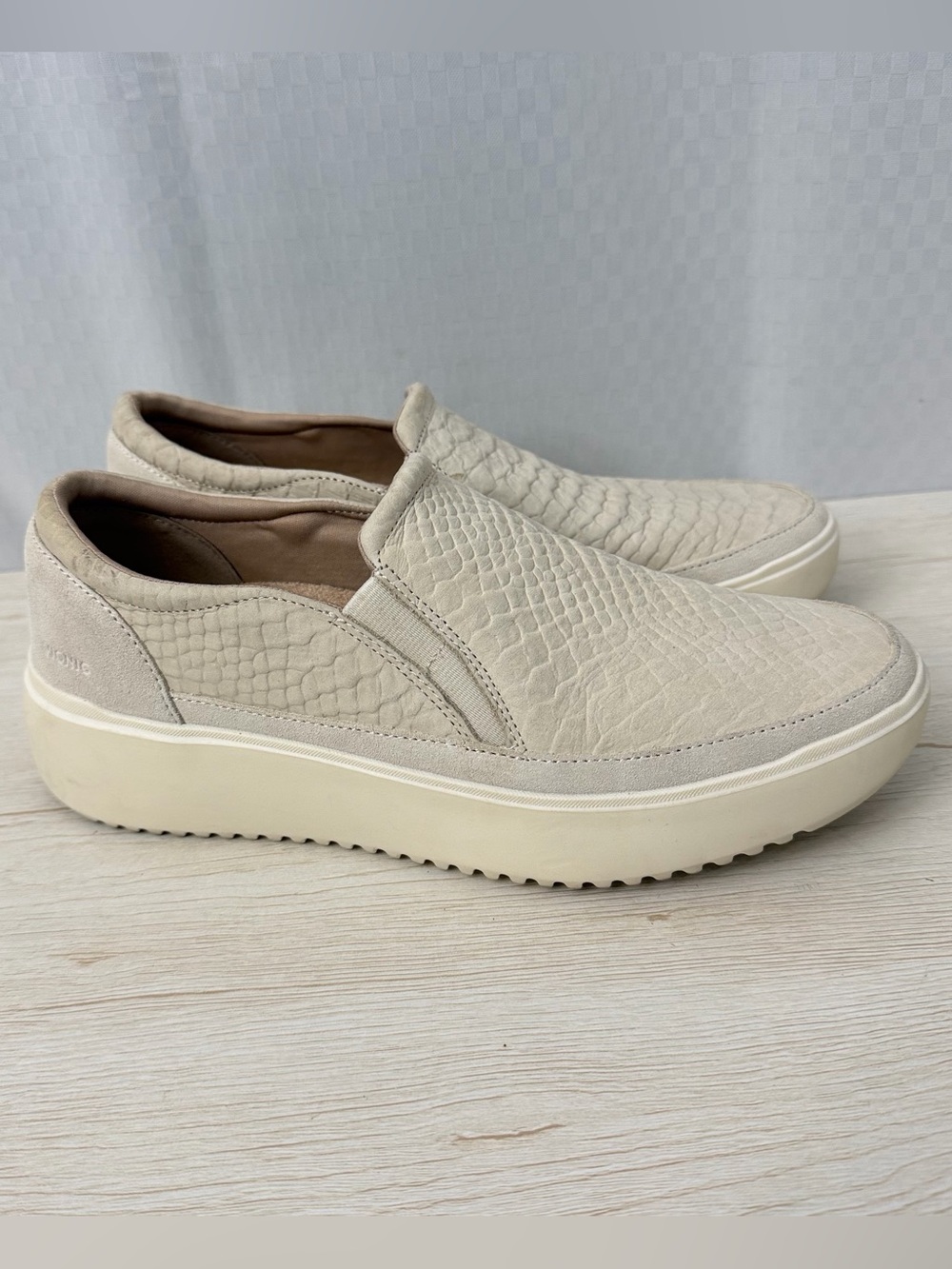 Vionic Kearny Shoes Size 9 Cream Snakeskin Leather Slip On Platform Sneakers